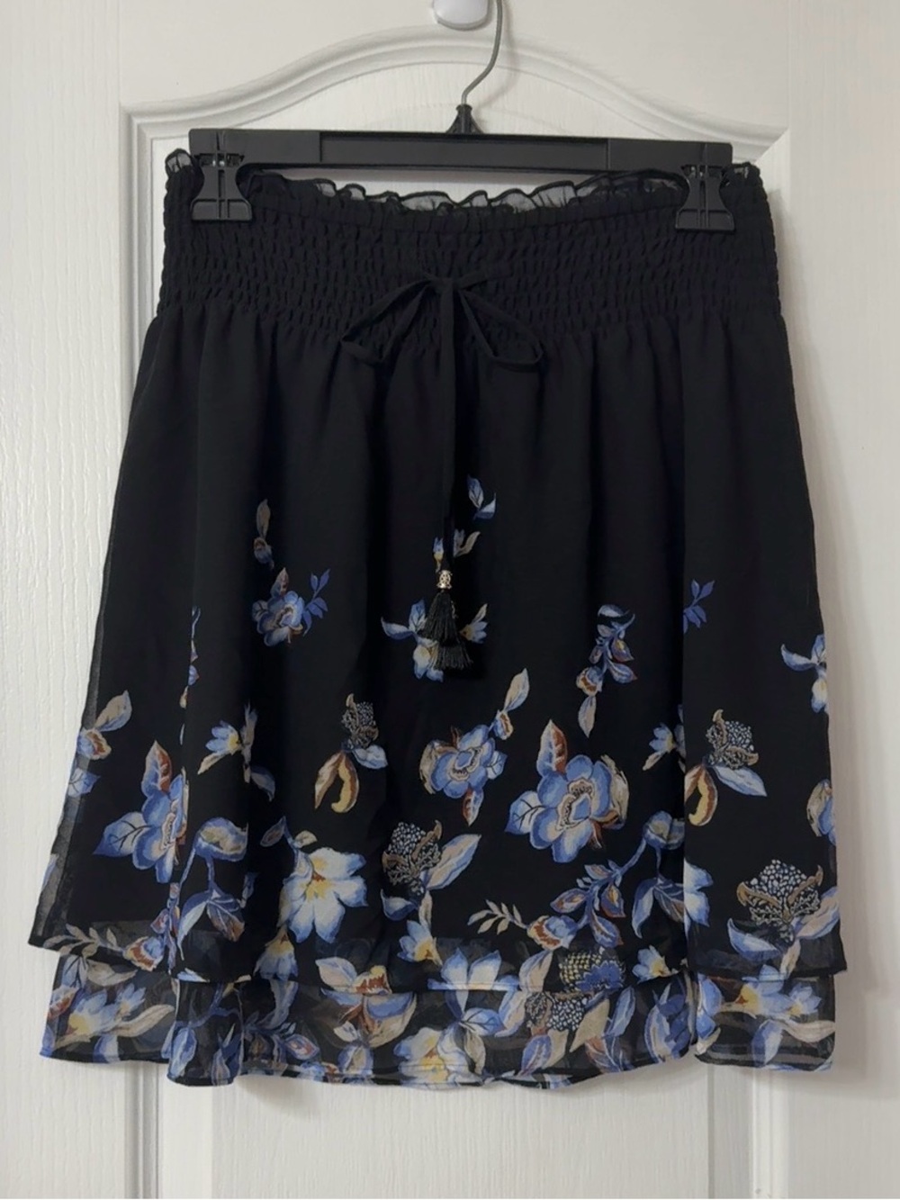 White House Black Market Black Floral Tassel Ties Tiered Skirt Size S